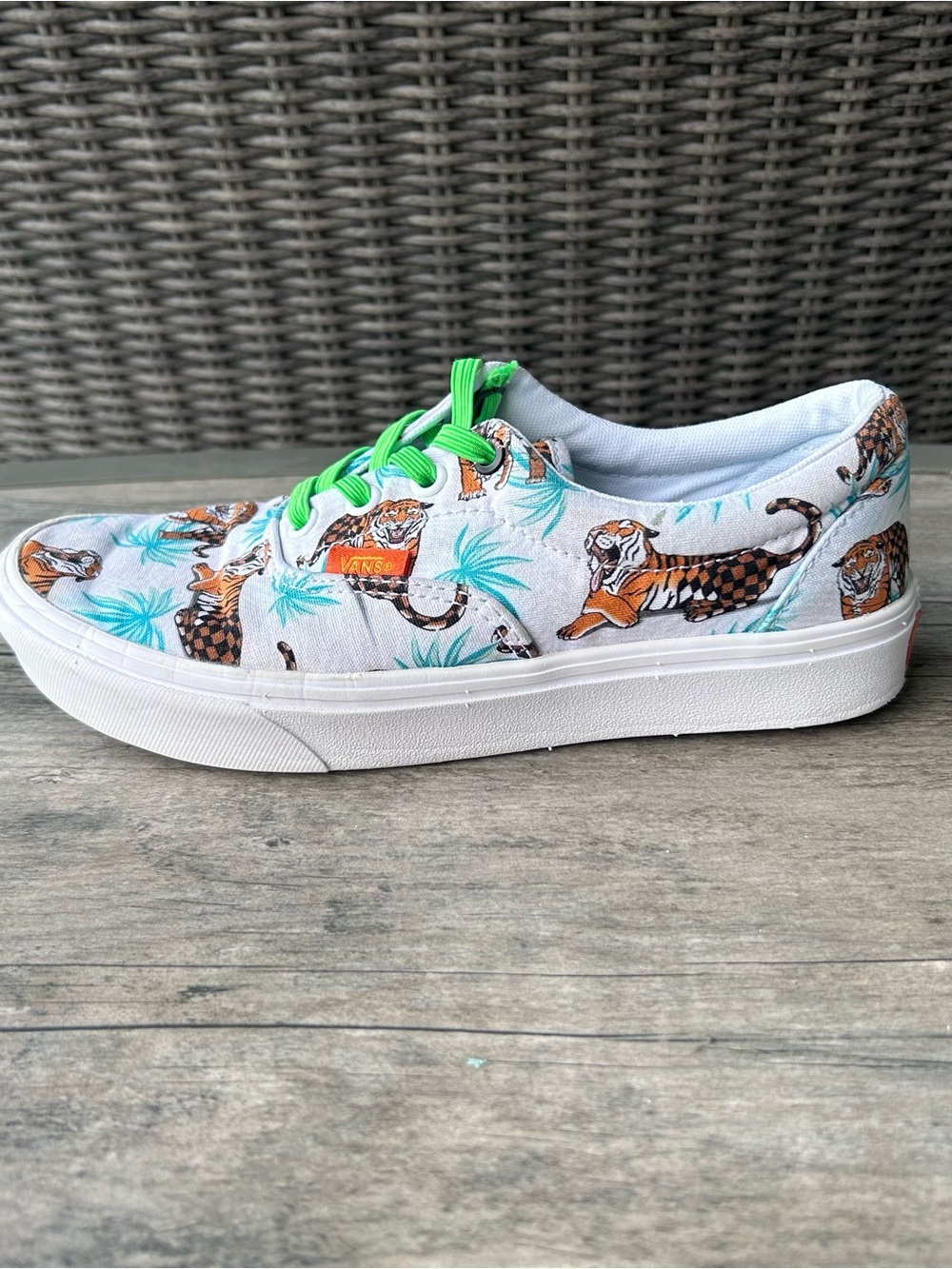 Vans ComfyCush Era Discovery Channel Project CAT Tiger Sneakers Size 7 Women